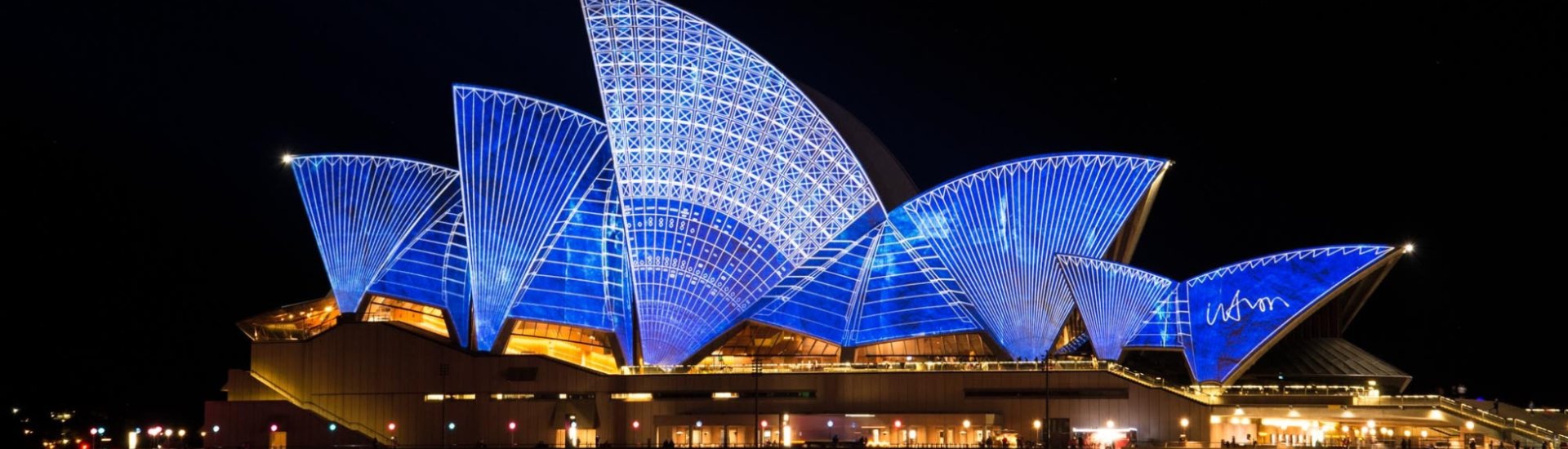 sydney opera house by night